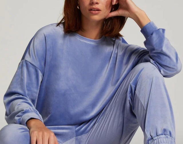 Hunkemöller gornji deo plisane trenerke, model Top Velours crew, Dazzling Blue 1 Hunkemöller gornji deo plisane trenerke, model Top Velours crew, Dazzling Blue