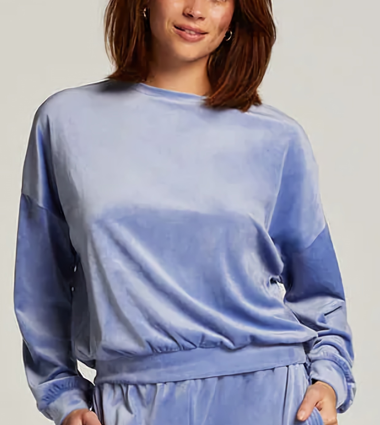 Hunkemöller gornji deo plisane trenerke, model Top Velours crew, Dazzling Blue 3 Hunkemöller gornji deo plisane trenerke, model Top Velours crew, Dazzling Blue - Slika 3